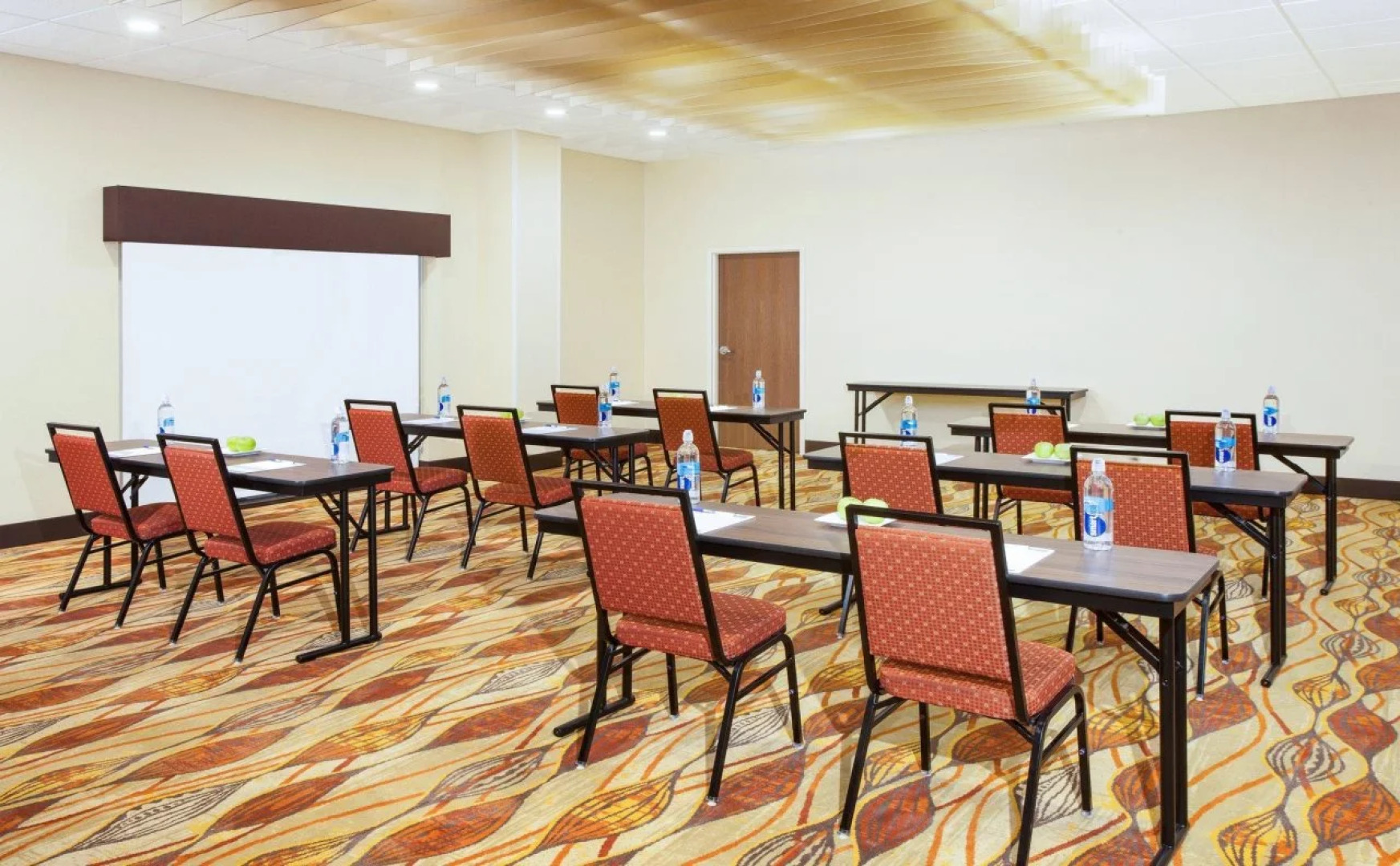 Holiday Inn Express & Suites Sandusky by IHG