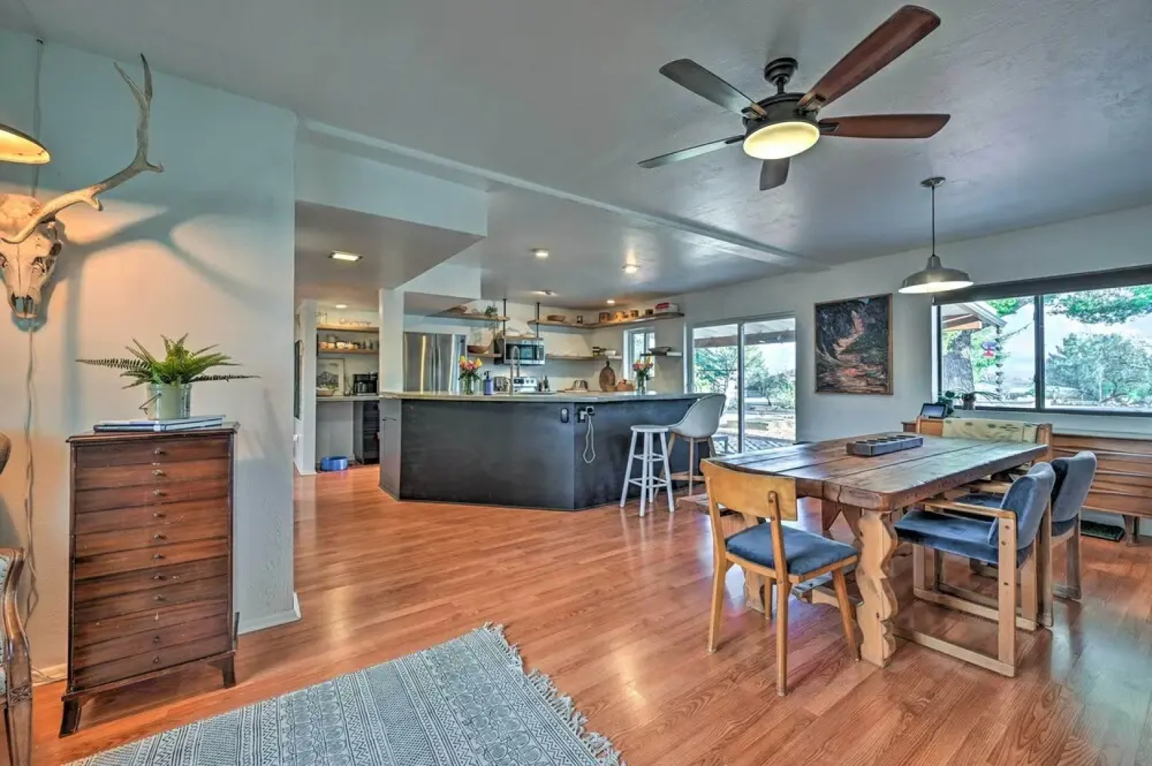 Pet-friendly Gem w/ Treehouse: 20 Mi to Sedona