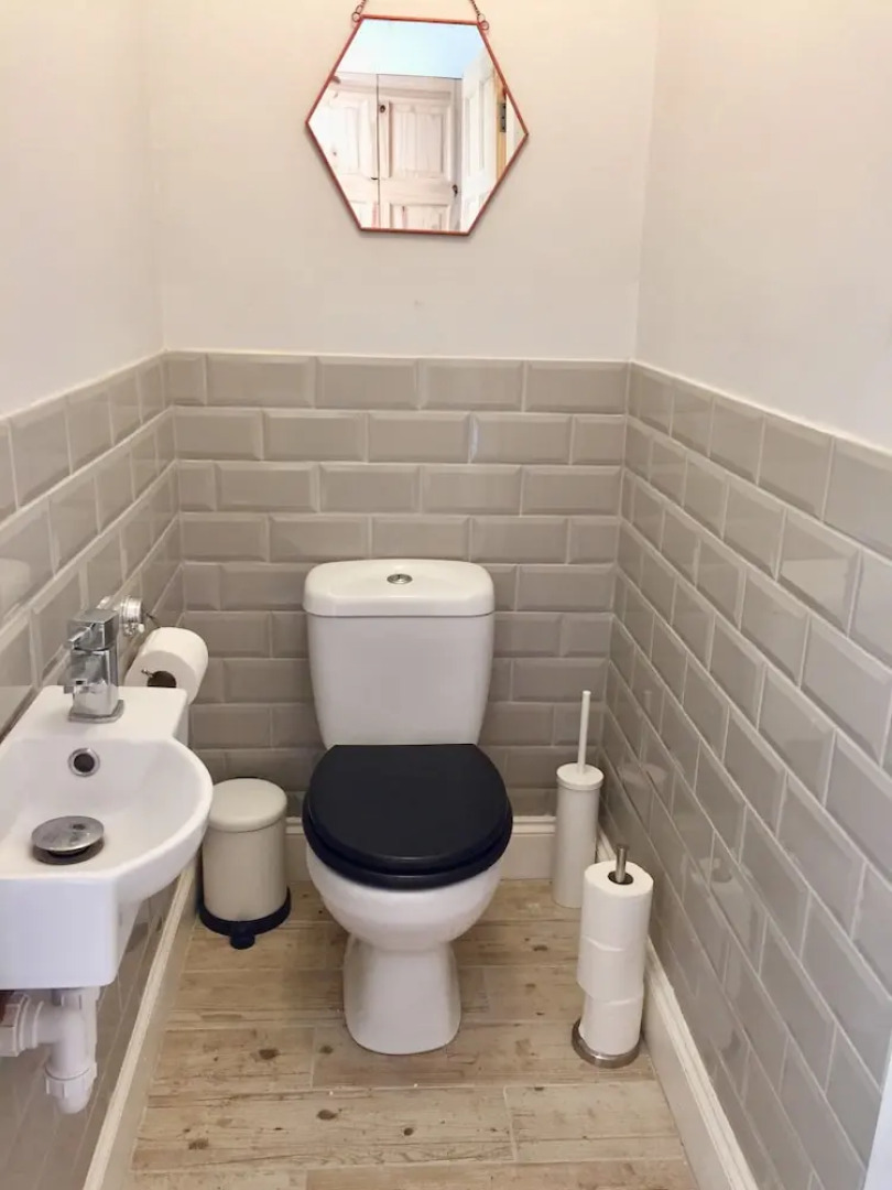 5 bedroom Seaside Townhouse Beautifully Renovated