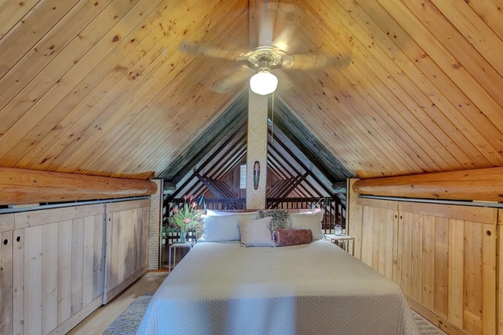 Hale Anuenue Nuku - The Rainbows End 3 Bedroom Home by RedAwning