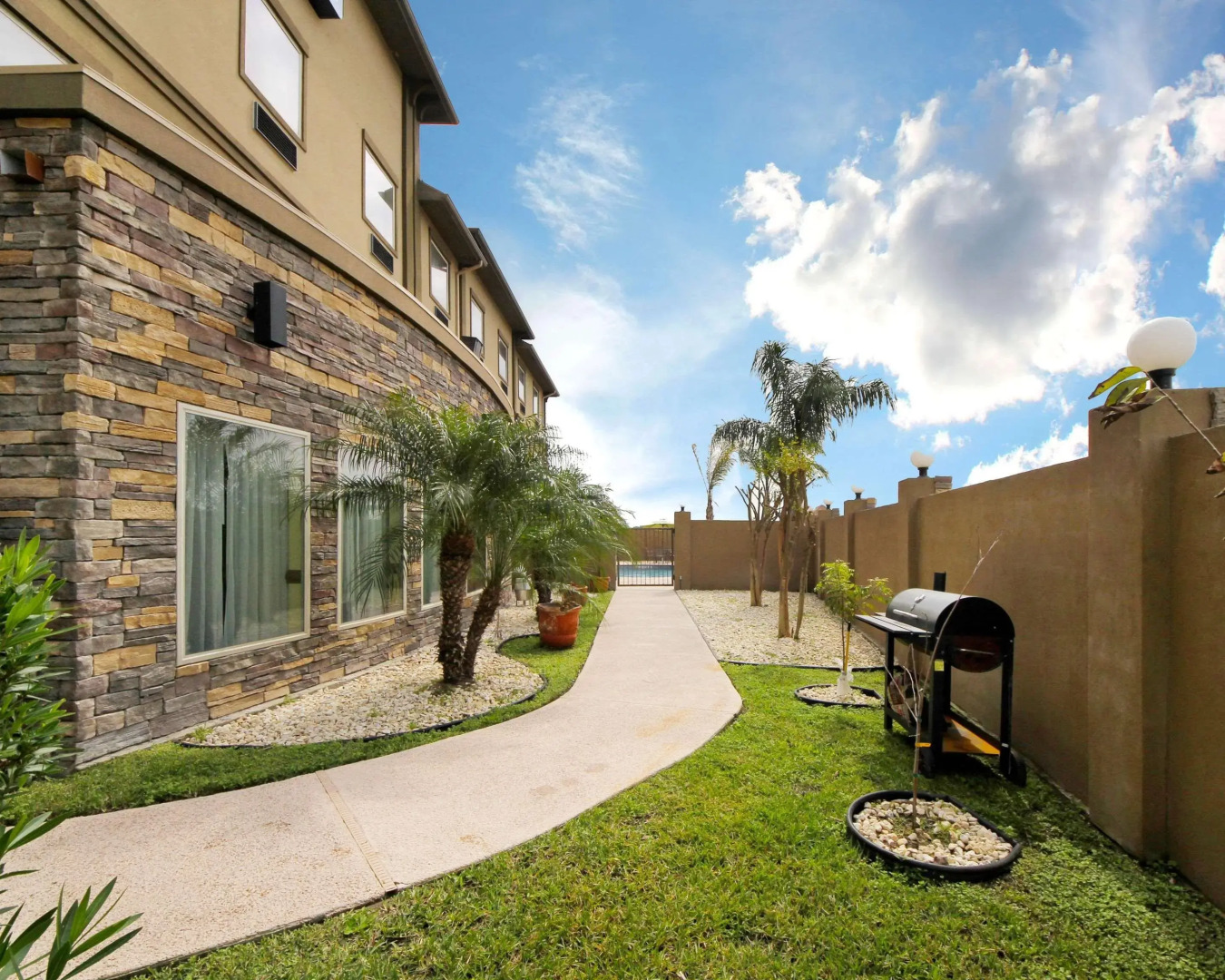 Comfort Inn & Suites Donna near I-2