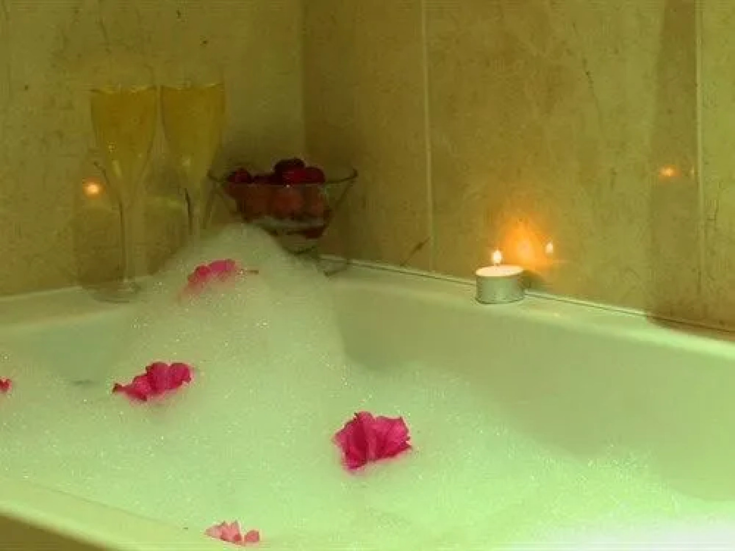 The Britannia Inn & Waves Restaurant