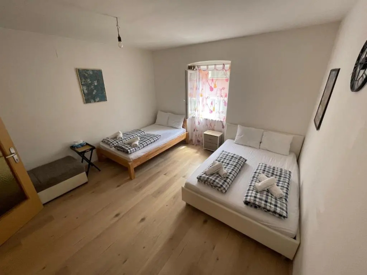 Hostel Lovely rooms in the city center of Villach, shared Bathroom, windows to corridor
