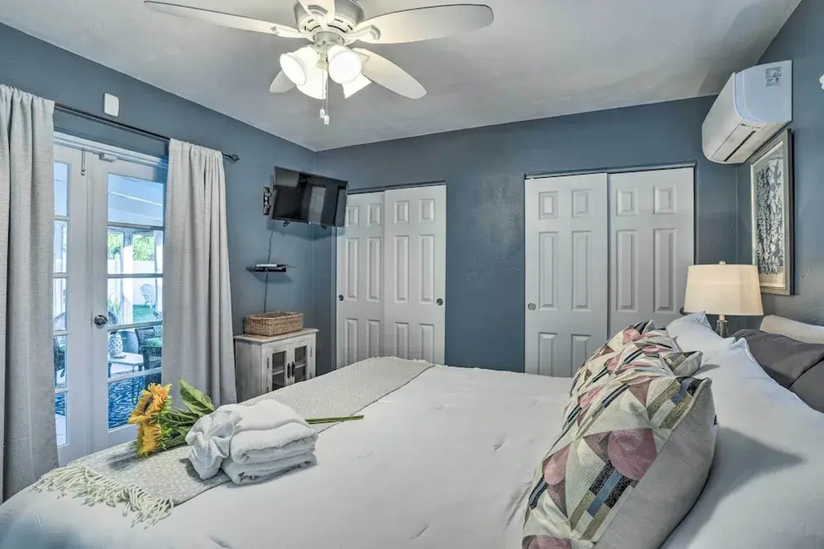 Remodeled St Petersburg Retreat w/ Hot Tub!