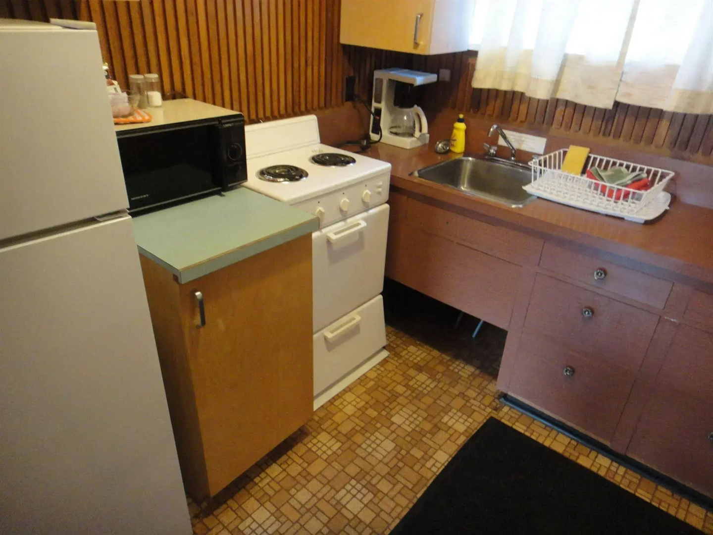 Airport Inn Motel & RV Park