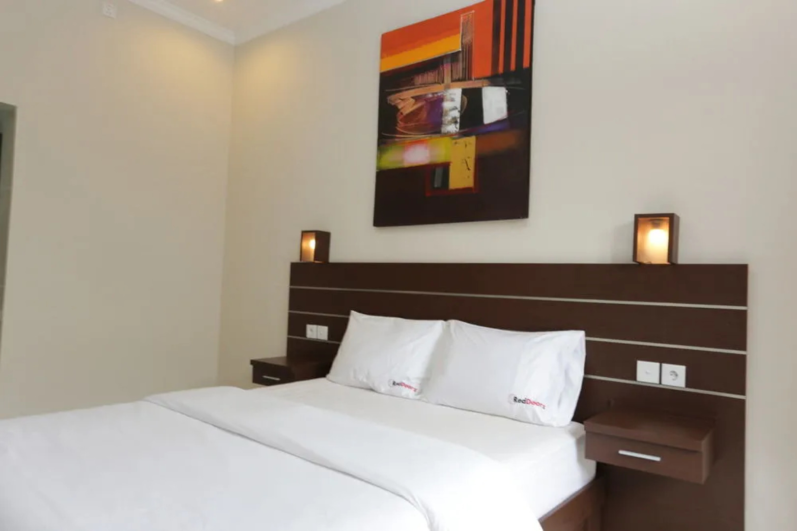 RedDoorz @ Mahendradatta Selatan