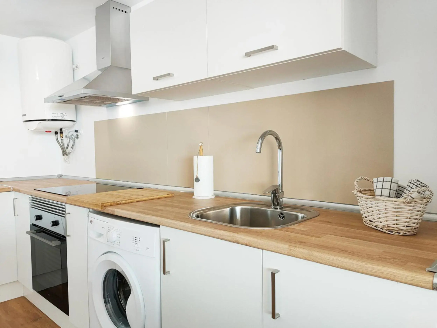Global Properties, Moderno apartamento con terraza y vistas al mar