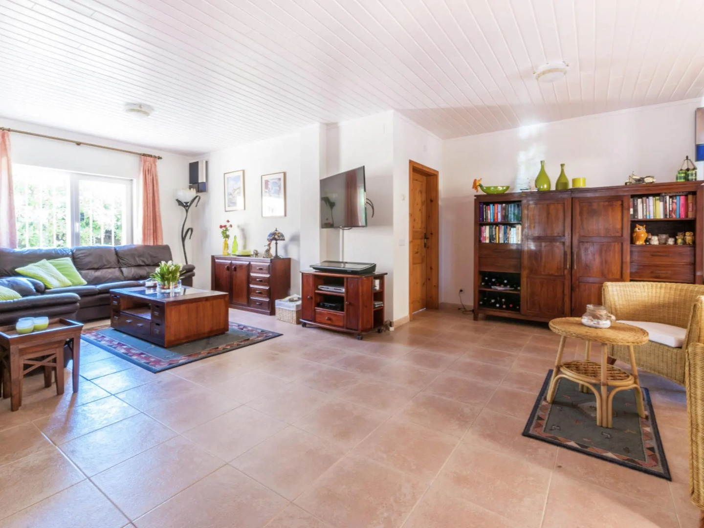 Fantastic Holiday Home With Private Pool at the Port Including a Private Berth