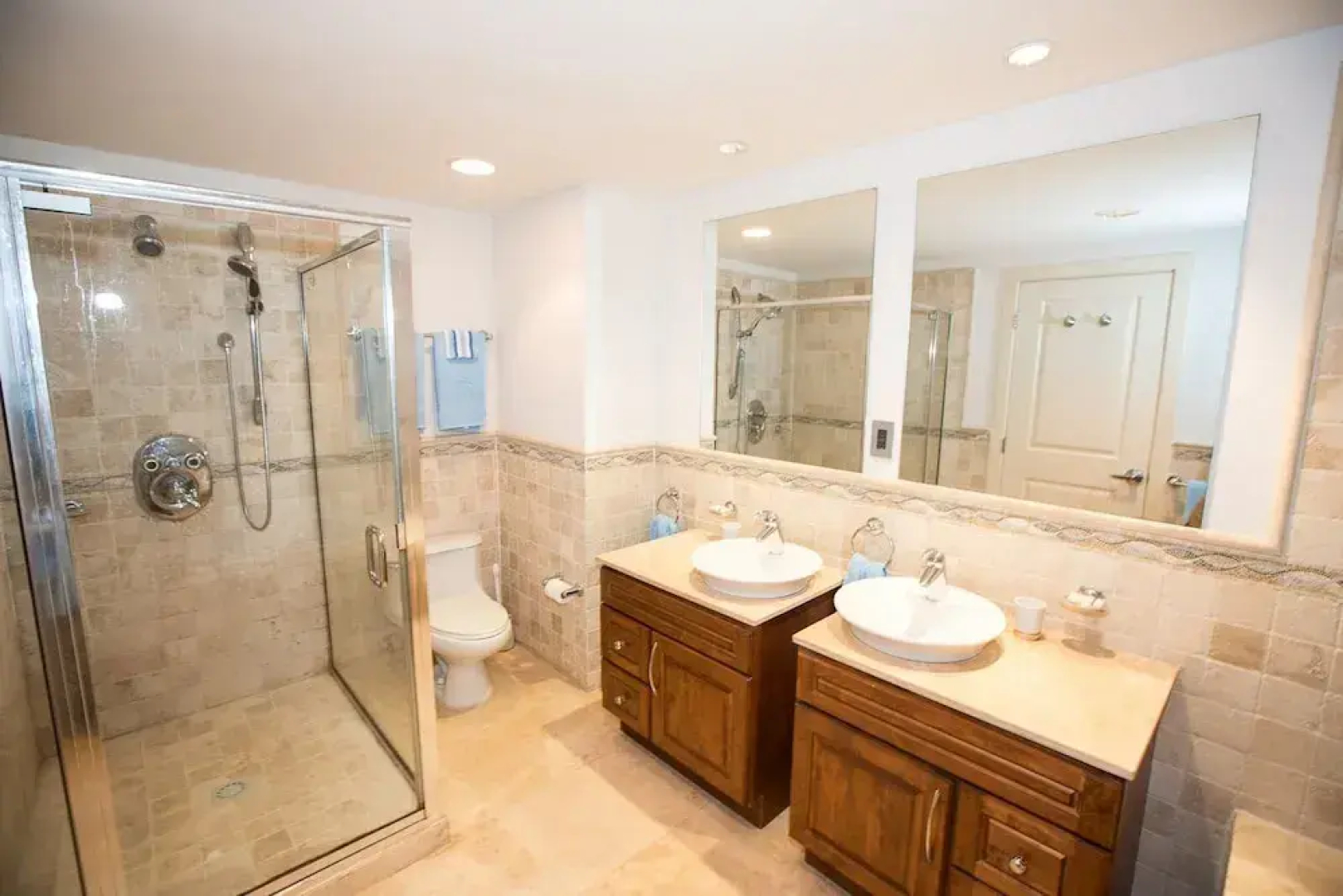 *The CLIFF_ BEACHFRONT and LUXURY MODERN UNIT* C2