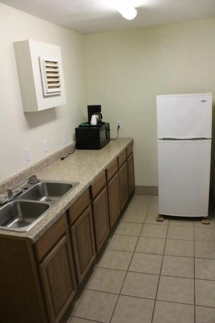 American Inn And Suites