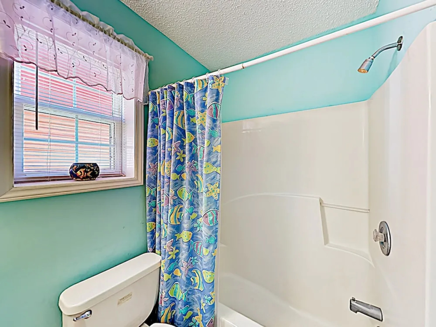 Fish N Hooks W/ Ocean-view Porch, Steps To Beach 5 Bedroom Home