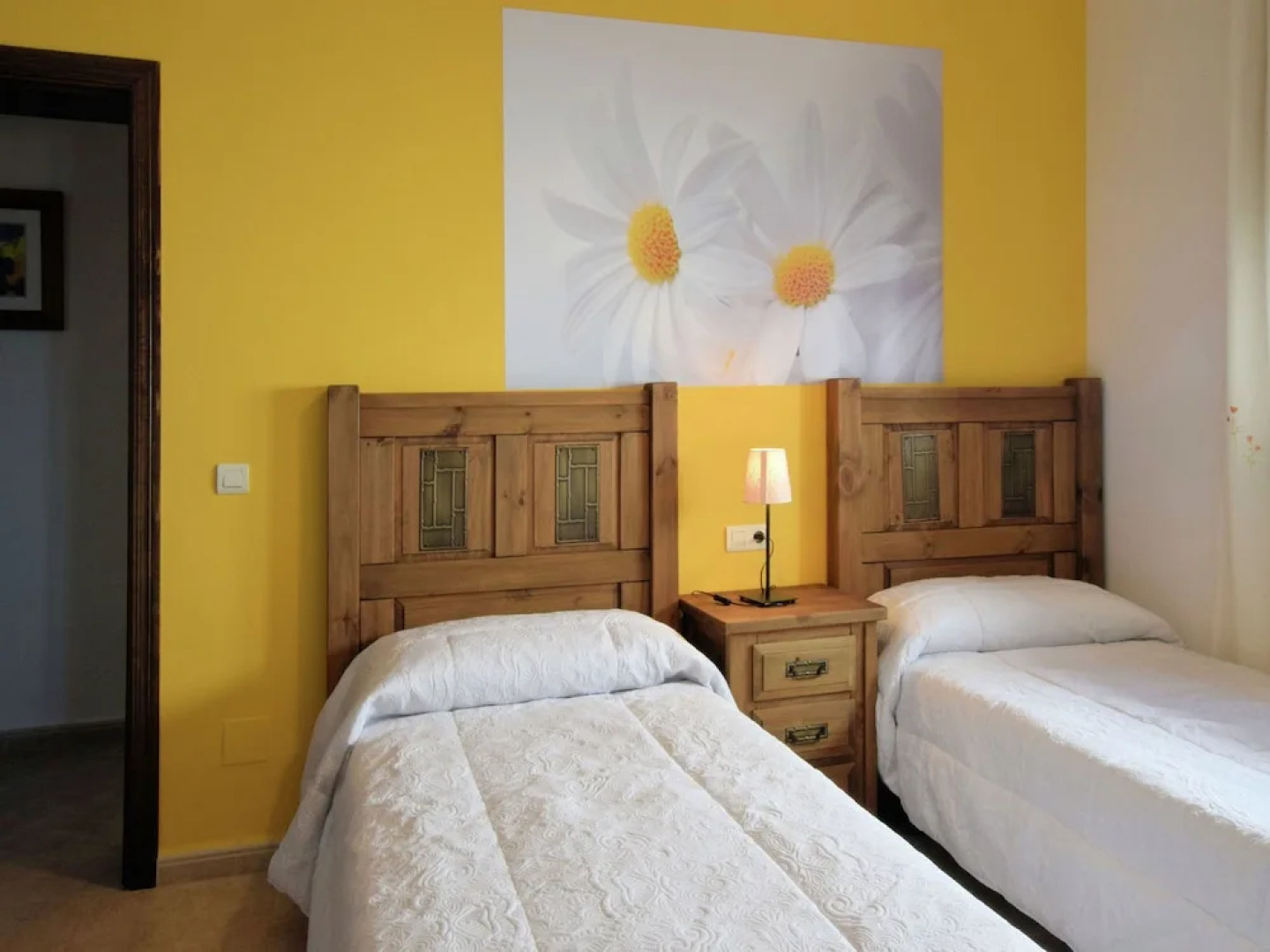 Spacious Villa in Sayalonga with Jacuzzi