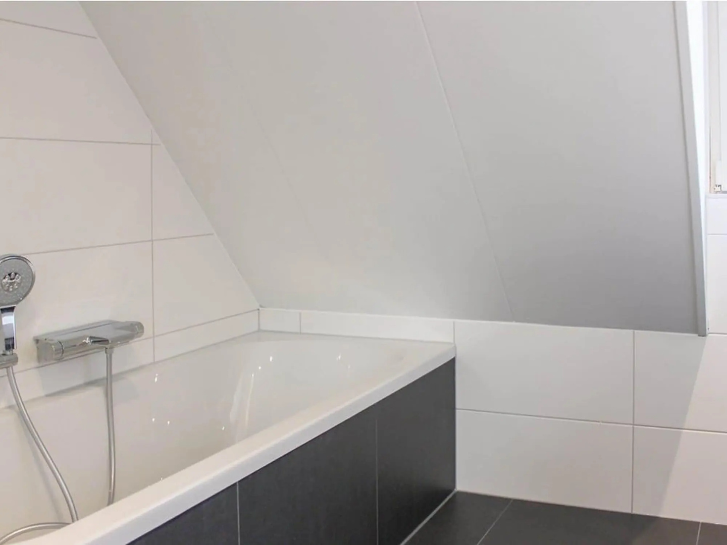 Beautiful villa with enclosed garden, in a holiday park in Friesland
