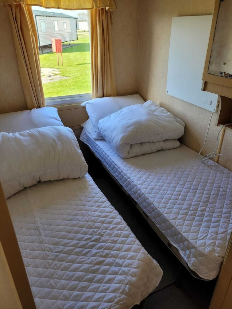 Caravan - Sleeps 4 - Parking - 10mins To Beach