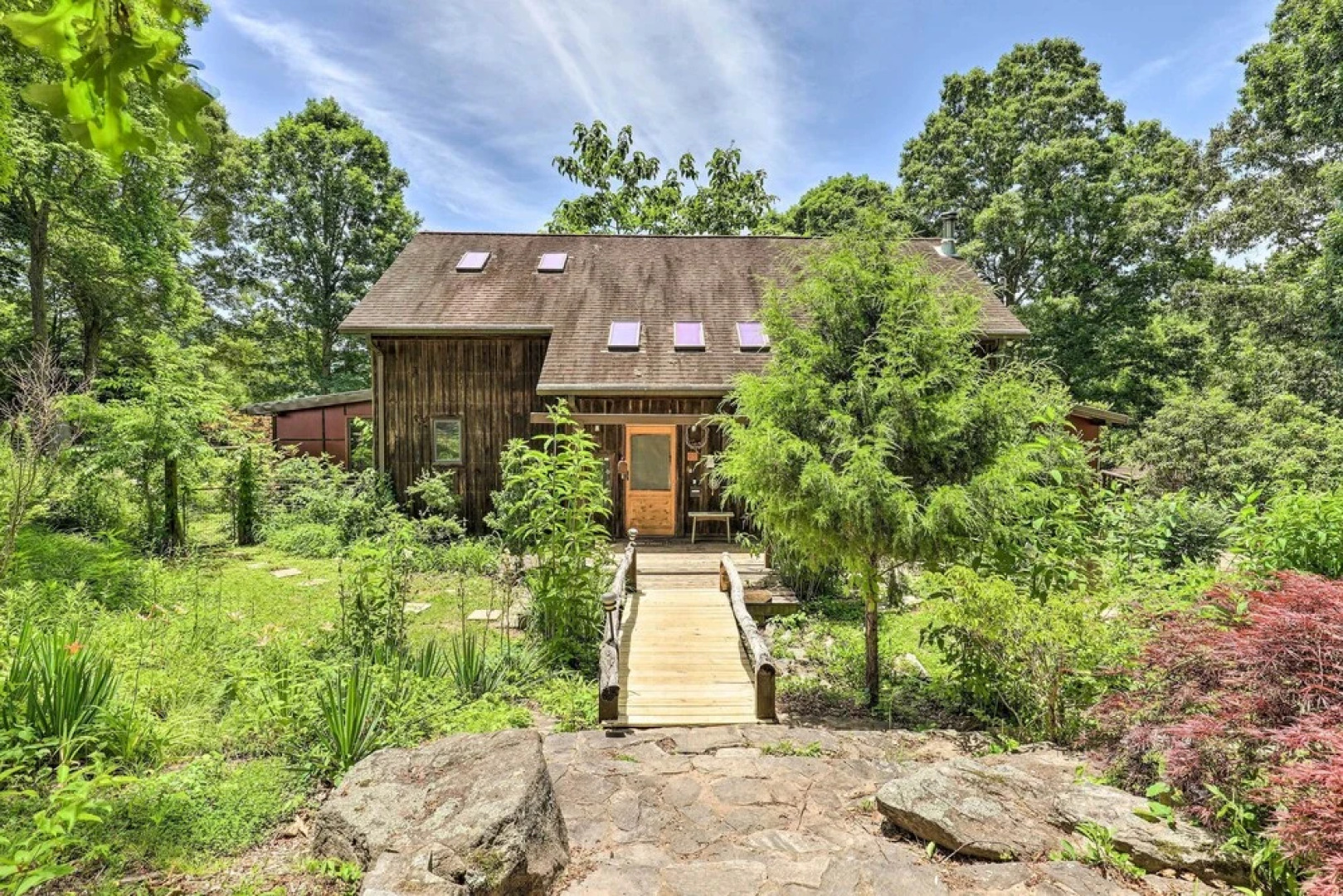 BBQ Deck + Views: 'sweet Suite' in Leicester