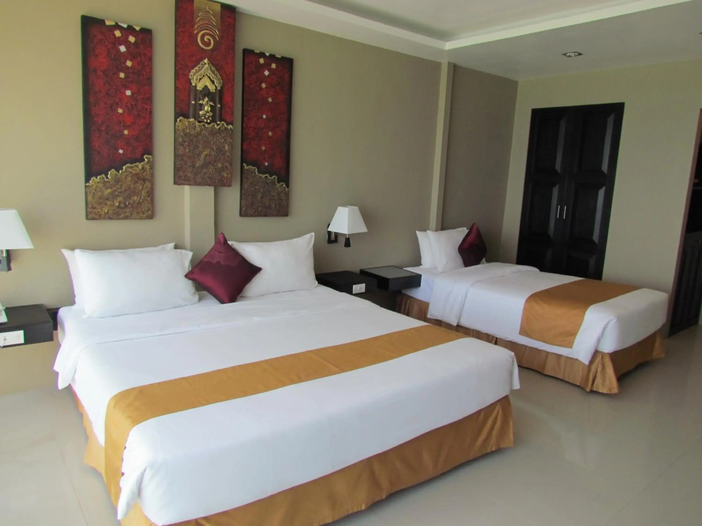 The Front Hotel and Apartment
