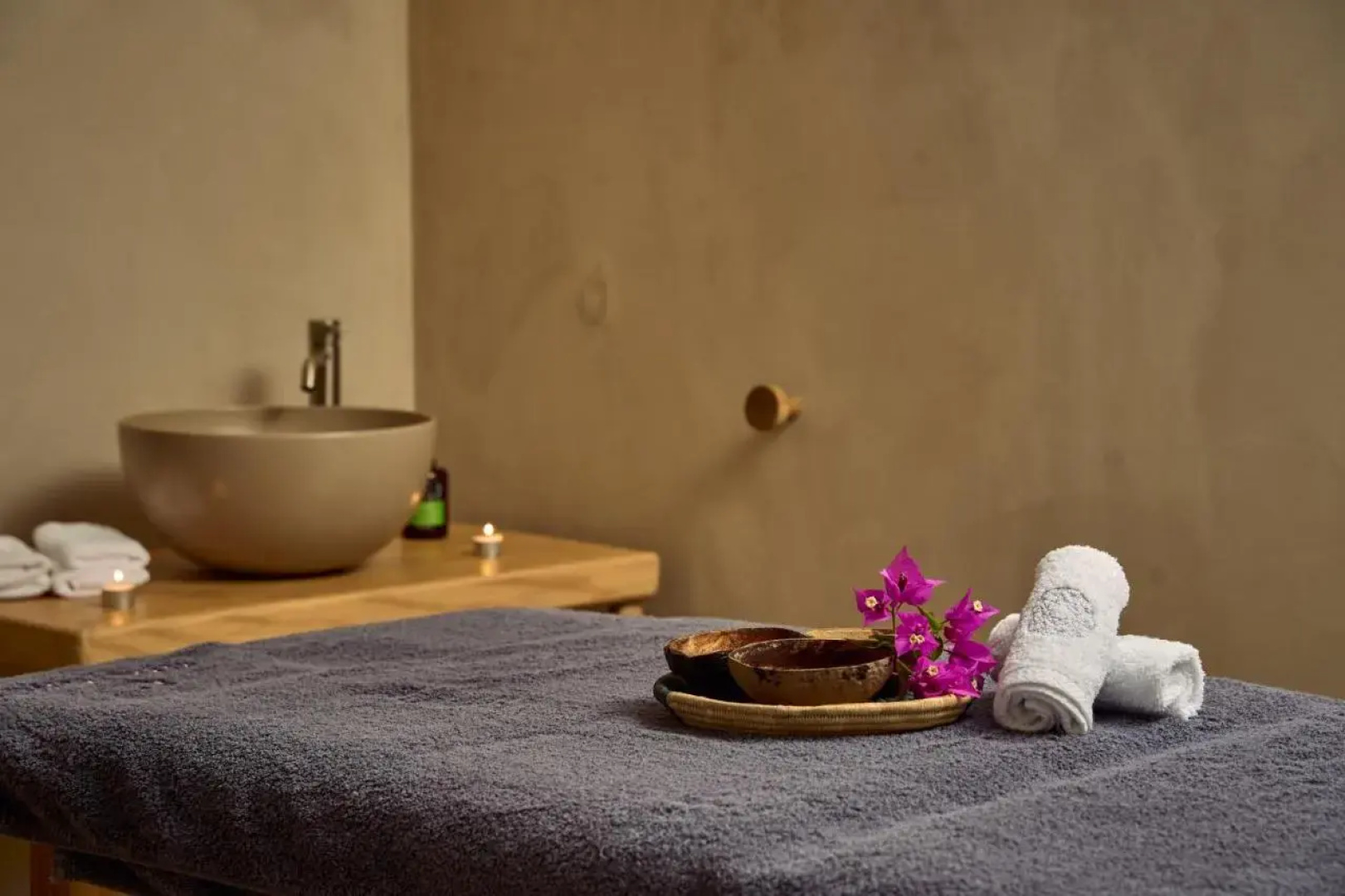 Adorno Beach Hotel & Suites