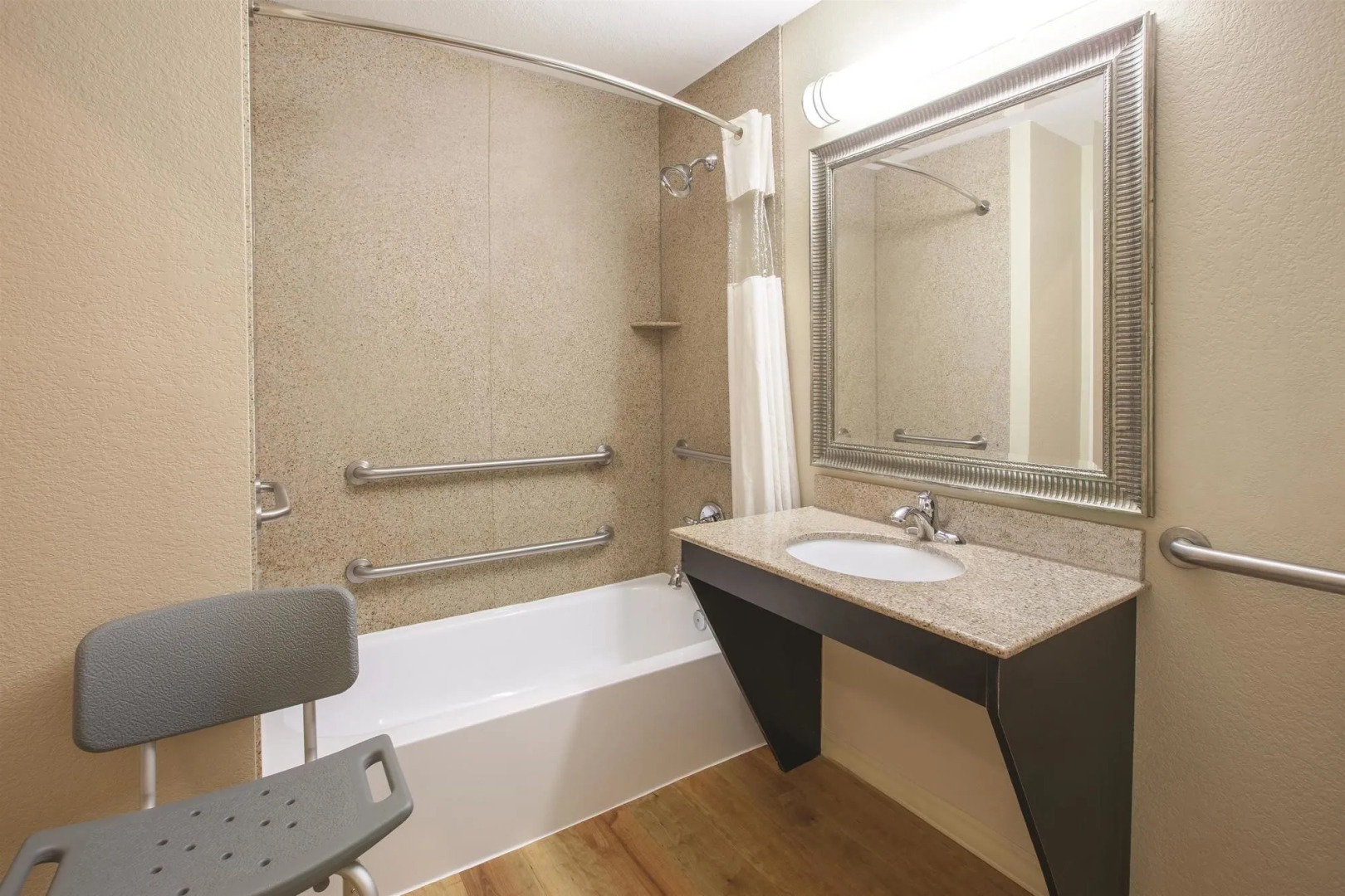 La Quinta Inn & Suites Garland Harbor Point