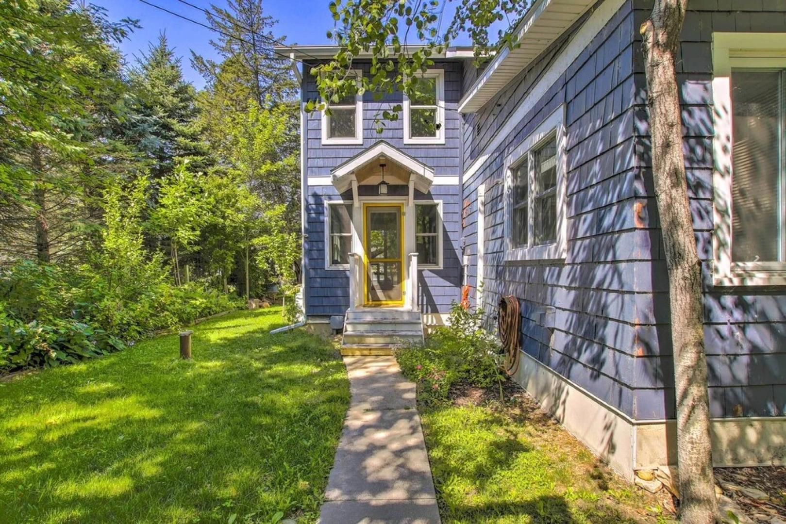 Crystal Lake Cottage: Kayaks & Fire Pit!