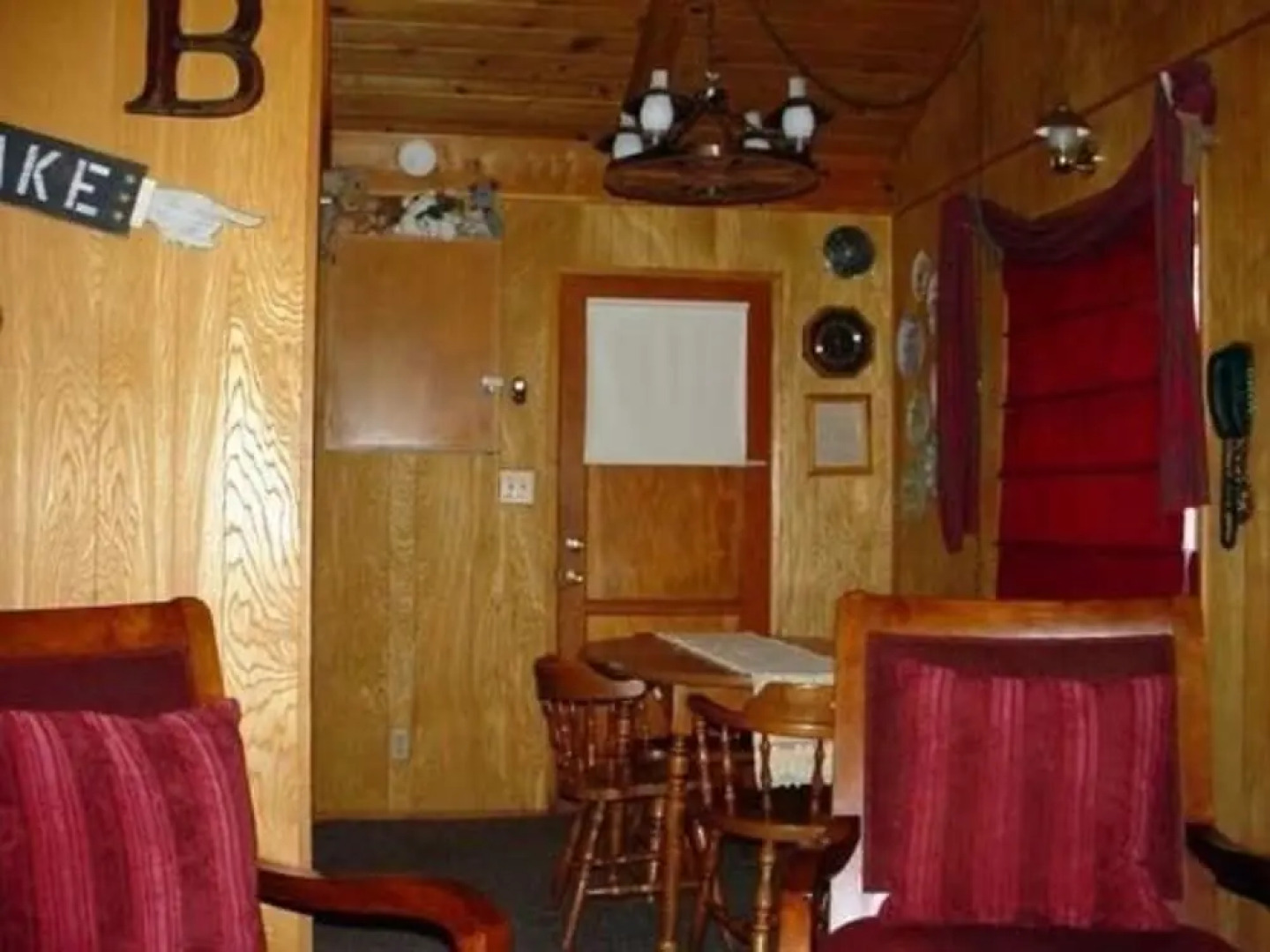 Eagles Nest B&B and Cottage Suites