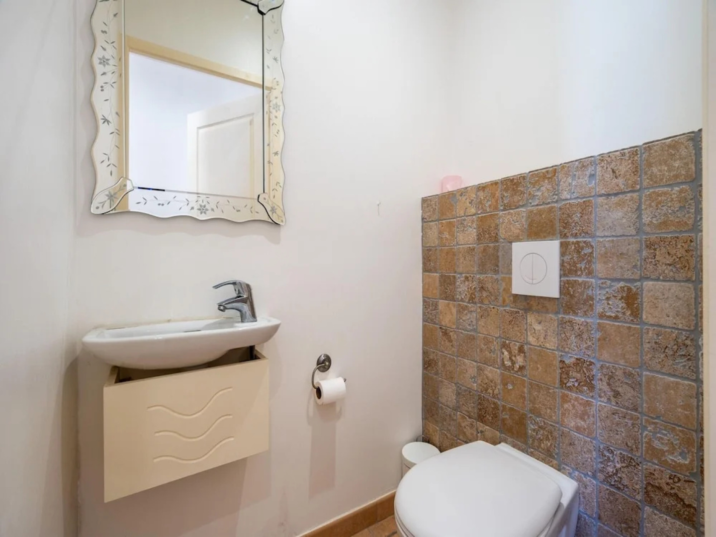 Villa in Montbrun With Pool and Mountain Views