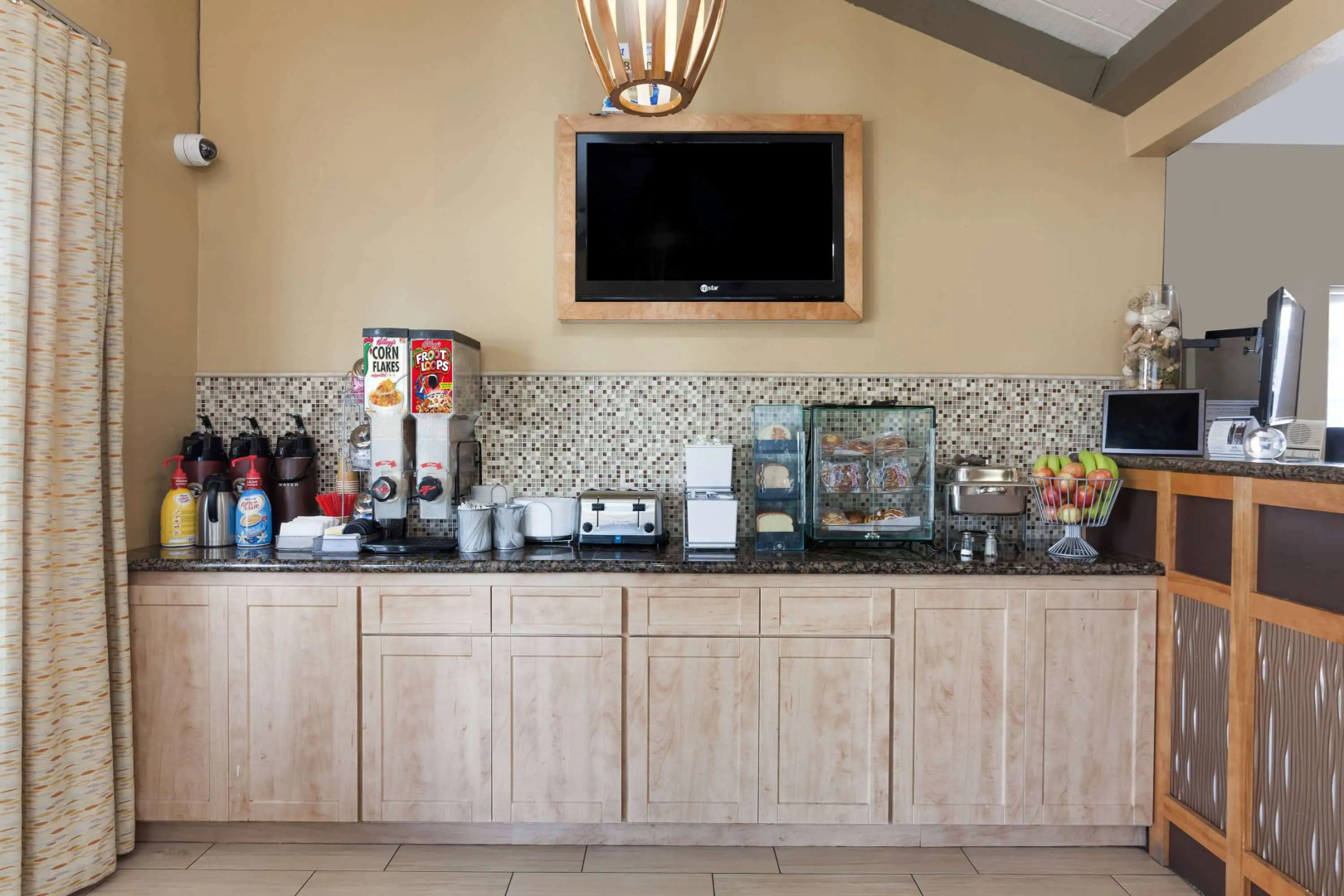 Howard Johnson by Wyndham National City/San Diego South