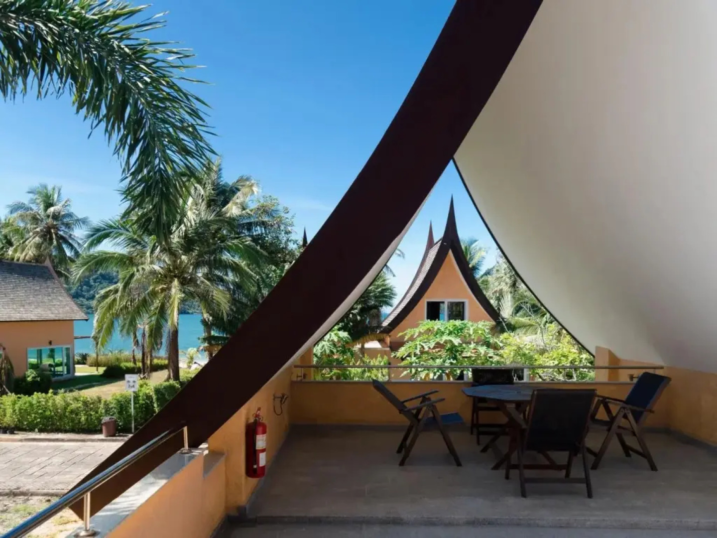 Boat House by Siam Royal Collection (Cbs Travel Asia)