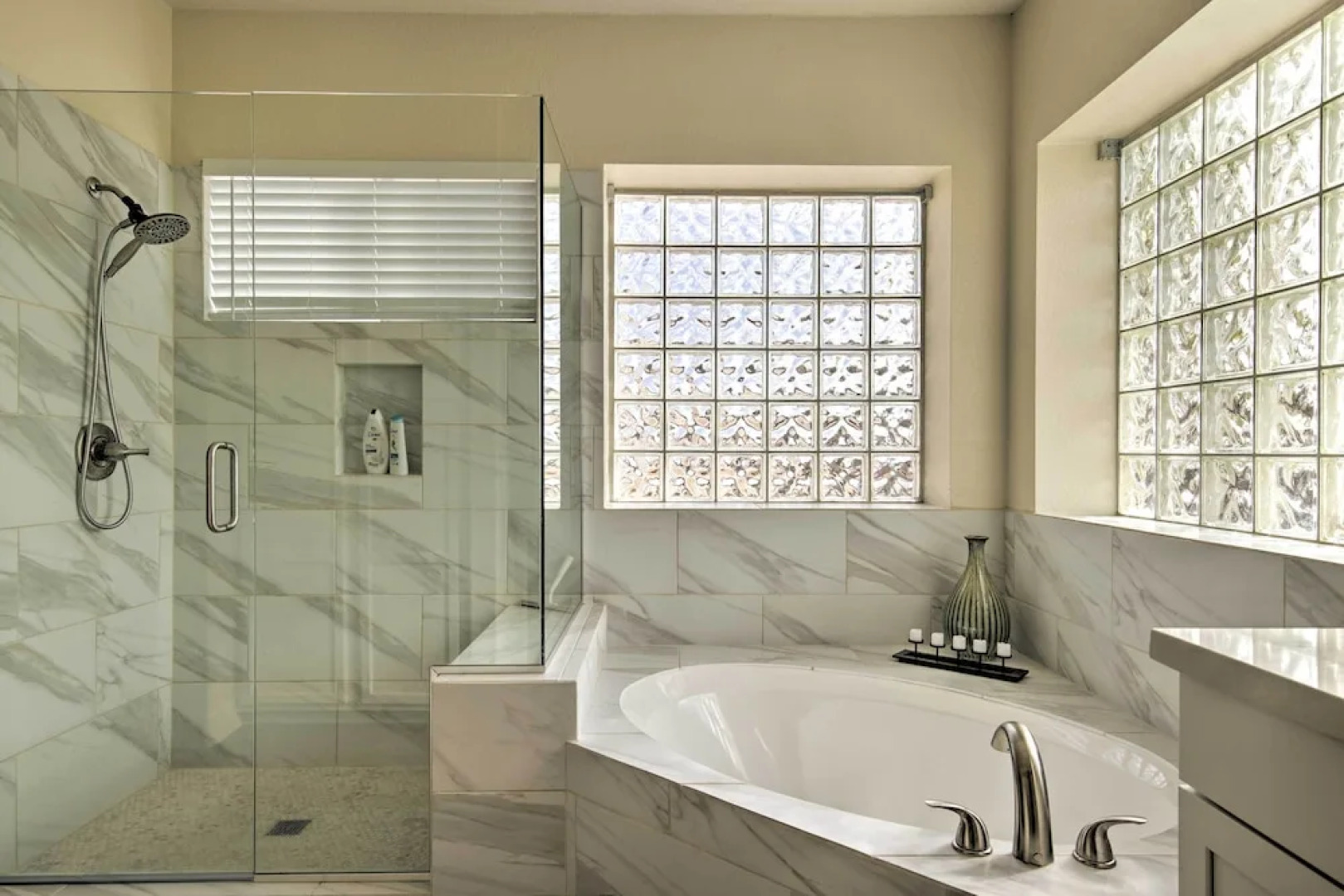 Gilbert Group Getaway: 3 Mi to Dtwn