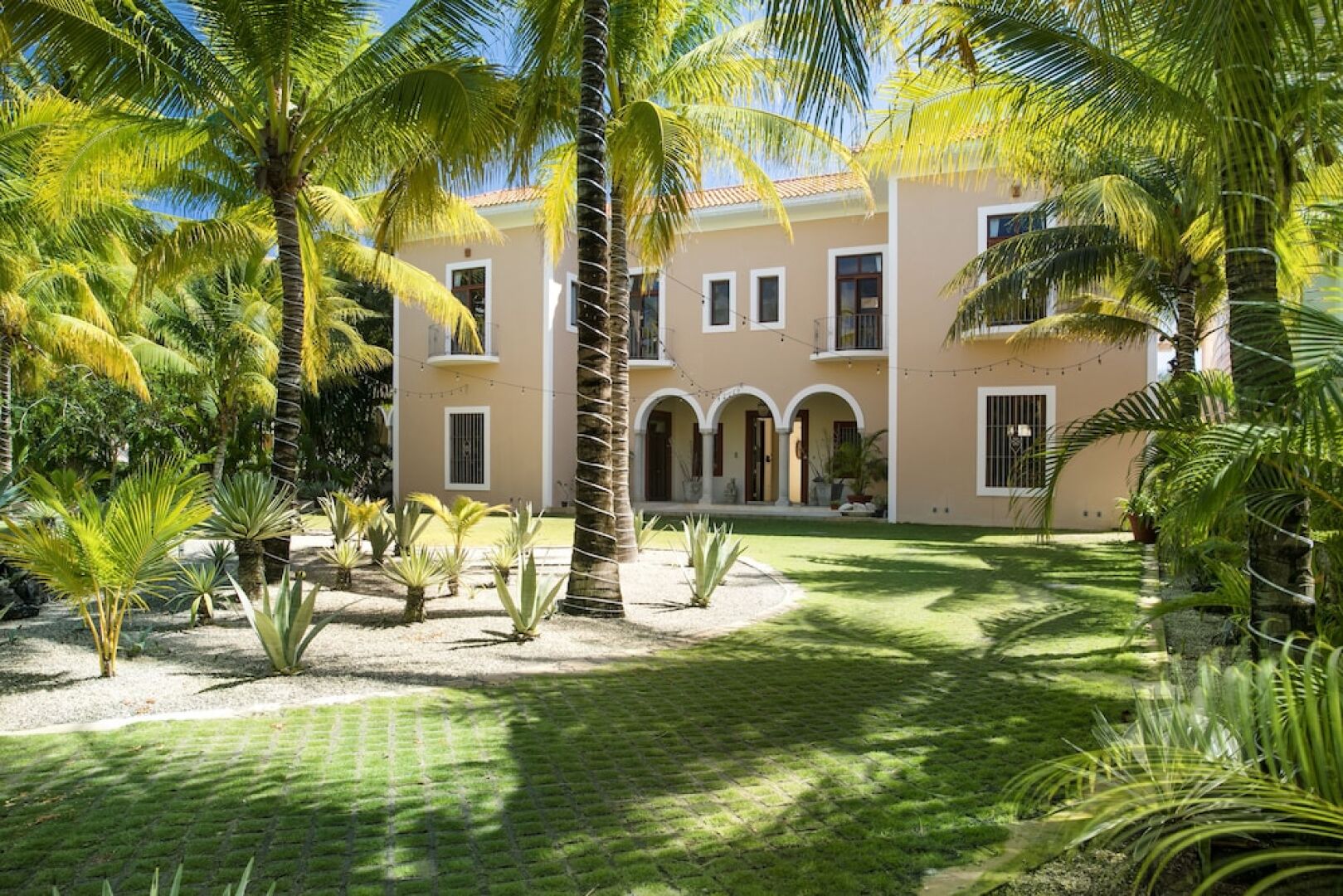 Hacienda Corazon 7-10BR Villa Full Staff By RMH