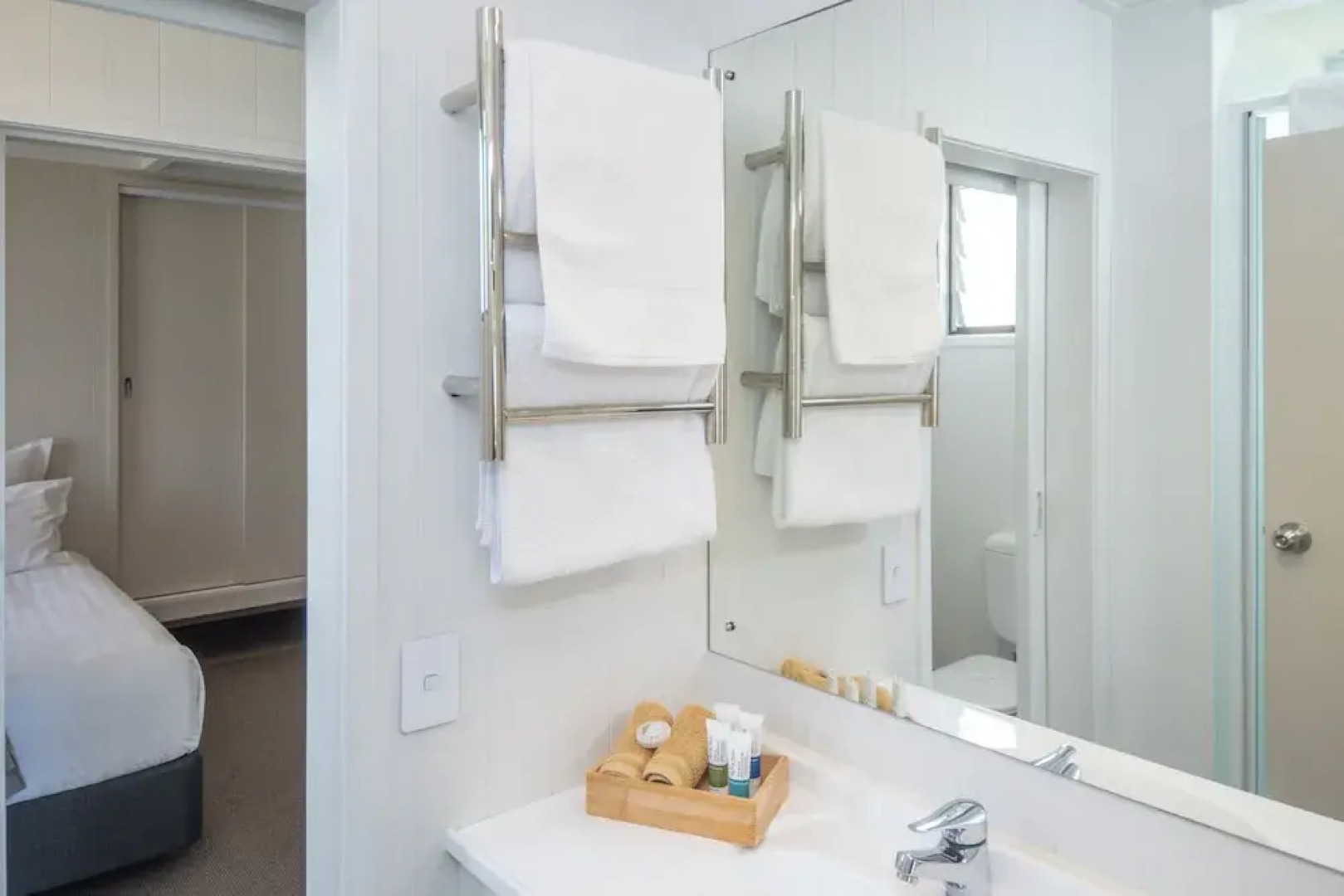 Whispering Sands Motel