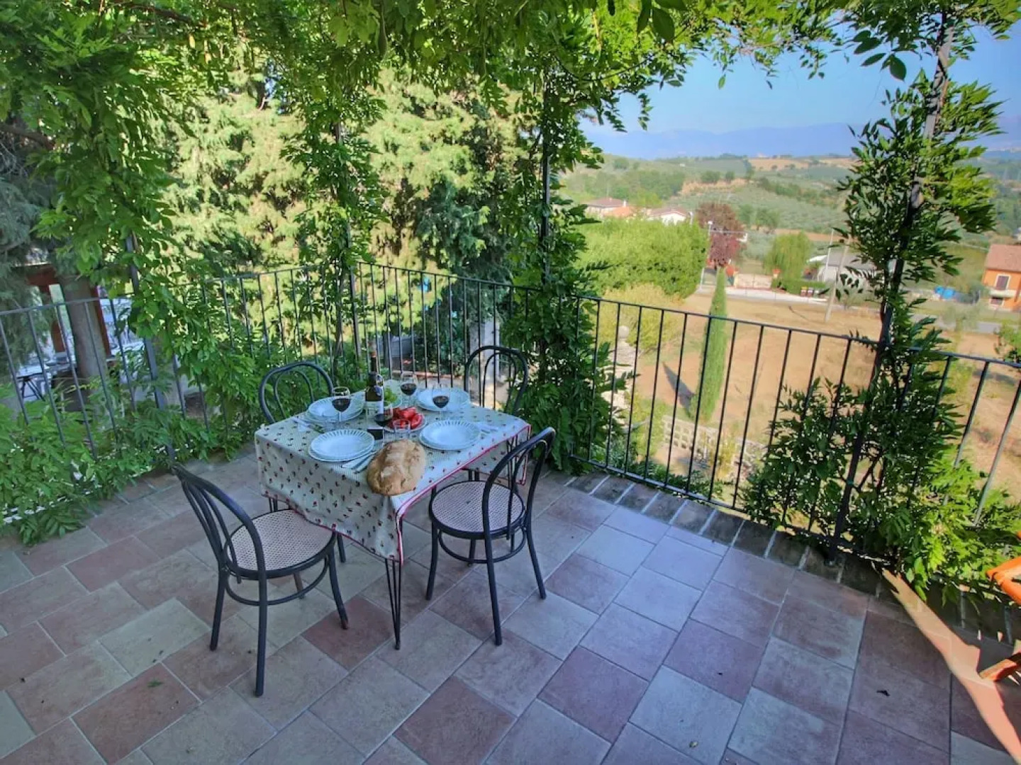 Farmhouse Bliss With Pool, Wine and Tails