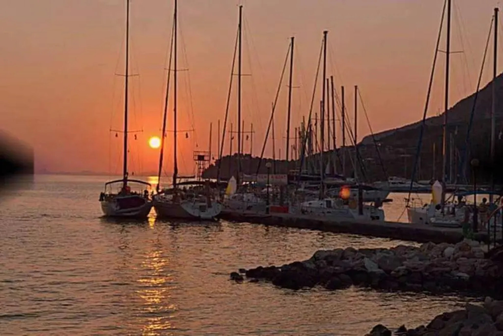 "Elegant & Quiet House"