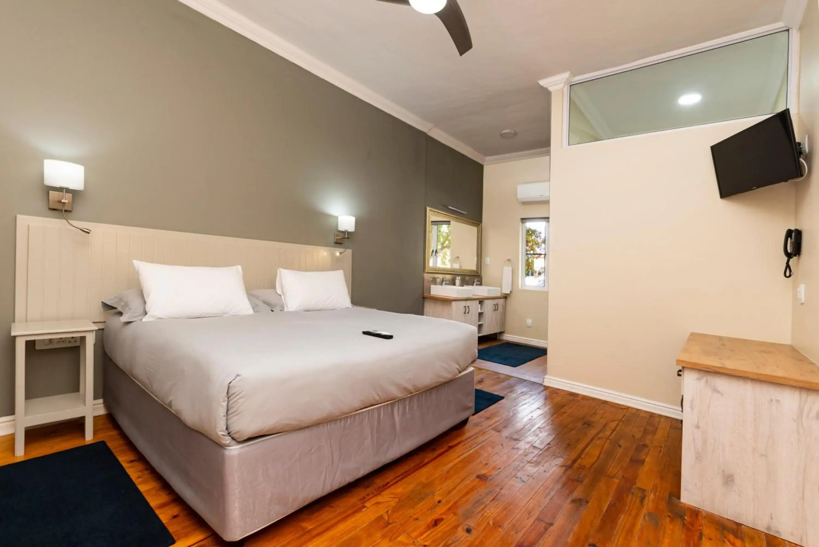 Queen’s Hotel by BON Hotels