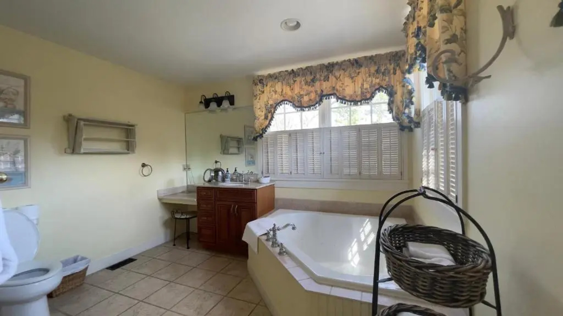 The Wayside Inn Bed & Breakfast