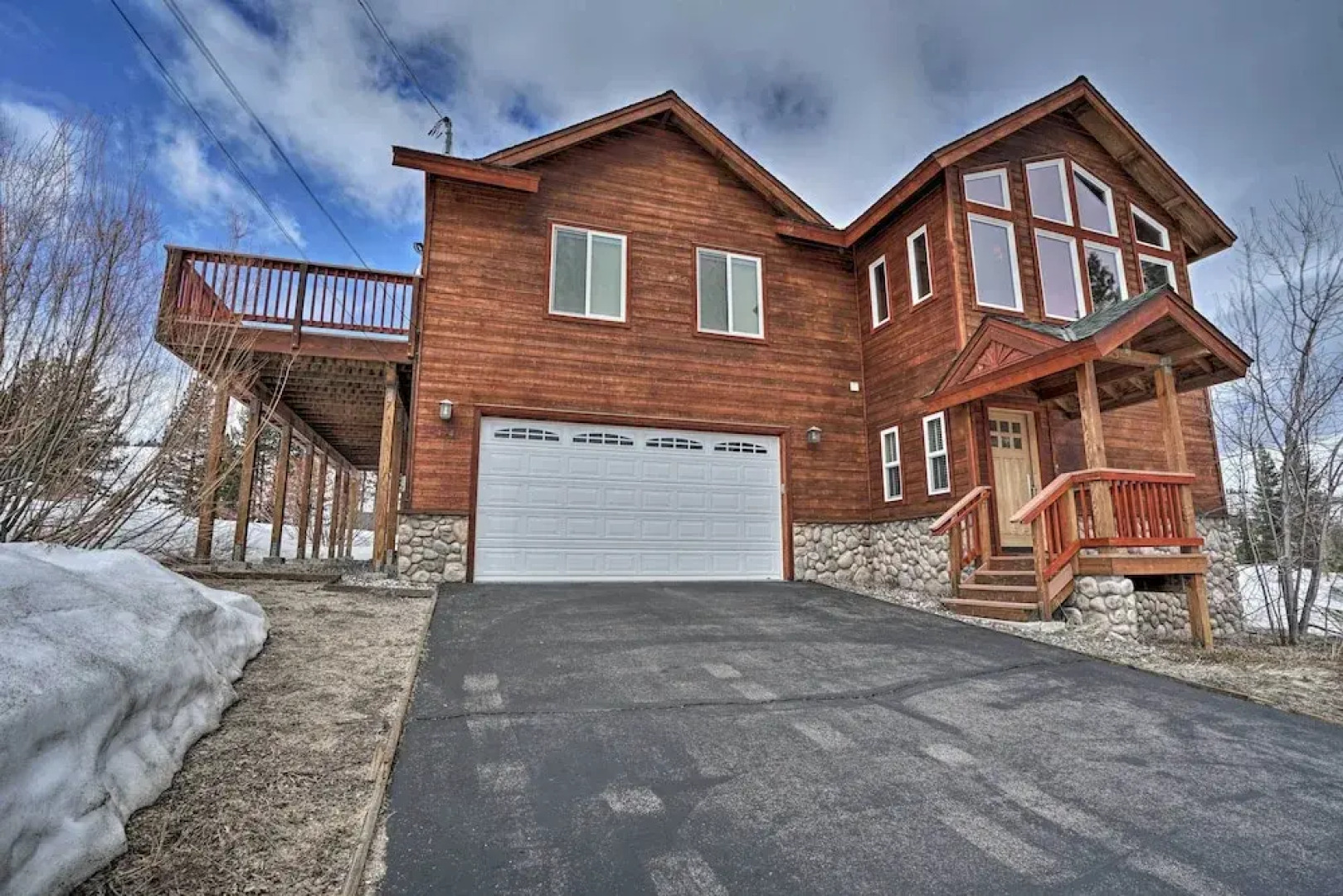 9 Mi to Heavenly Mountain: South Lake Tahoe Home!