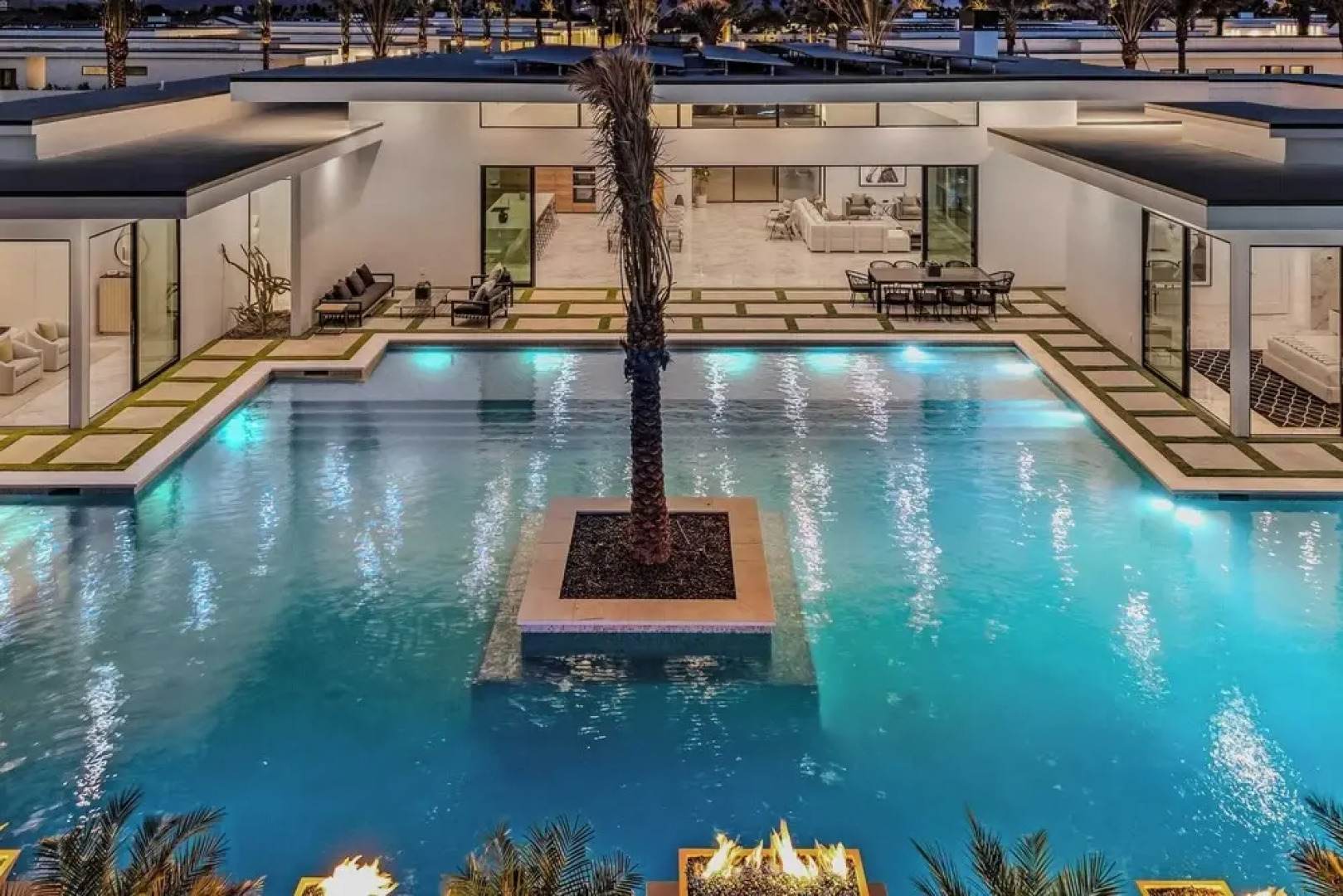 Sleeps 31 2 Luxury Villas w/ Pool + Spa, Putting Green Bravo by Avantstay