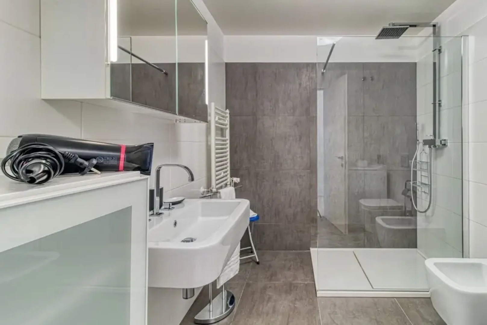 The Lady in Red Studio Flat with Sea View Terrace