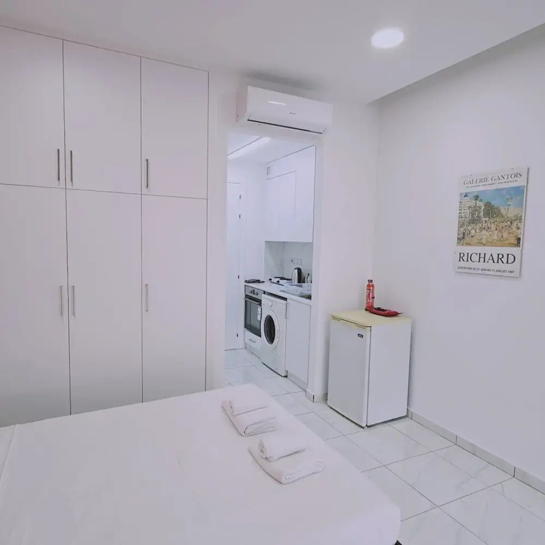 109 LIM 3 - Stay Terra Cota Studio