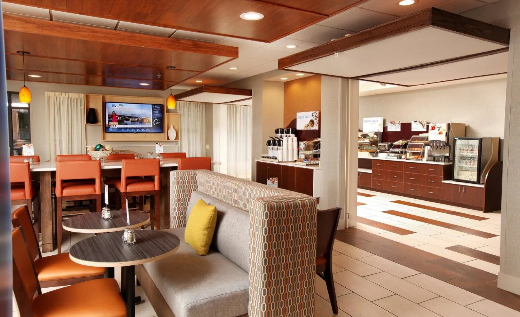 Holiday Inn Express & Suites Omaha South - Ralston Arena by IHG