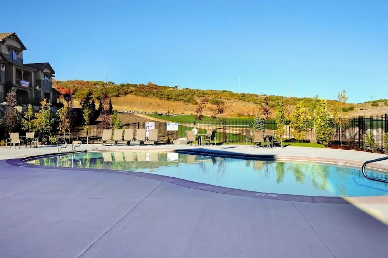 New Listing! Mountain W/ Hot Tub & Deck 5 Bedroom Townhouse