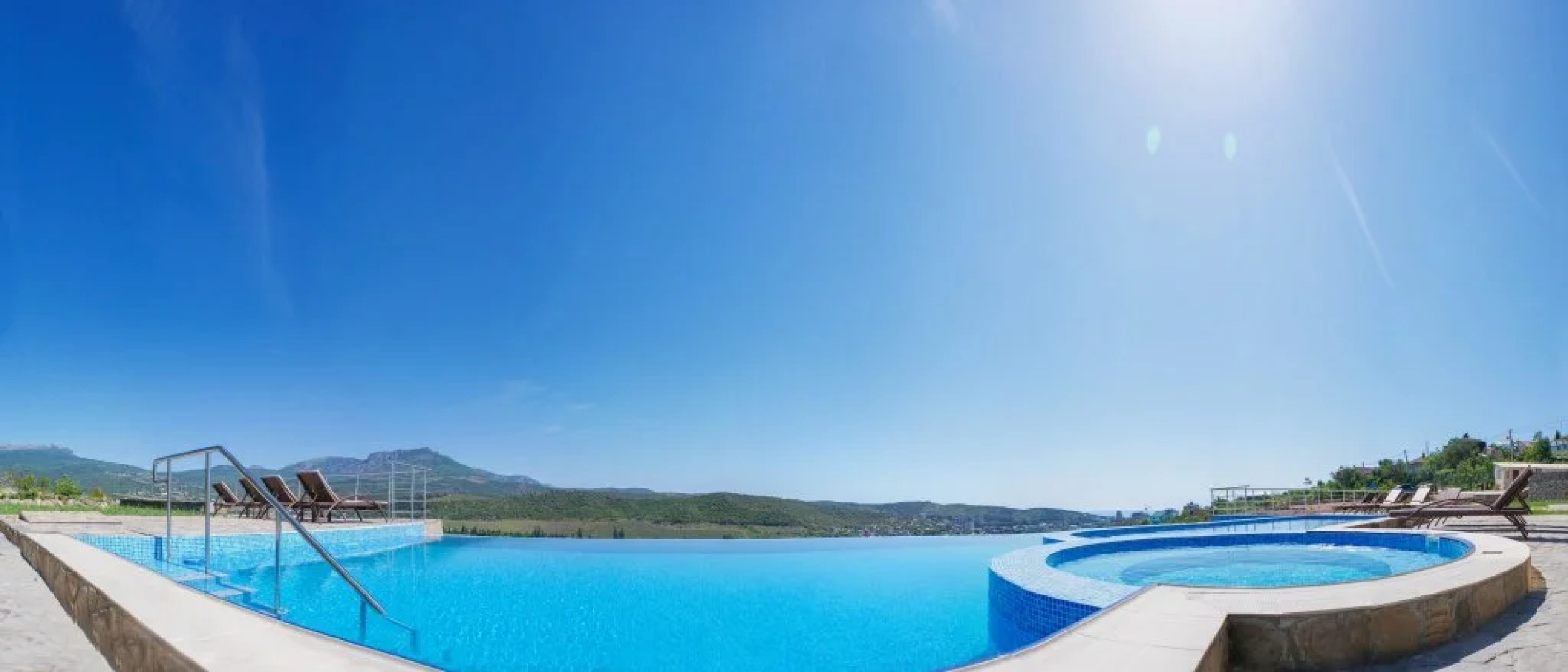 Отель Мирный