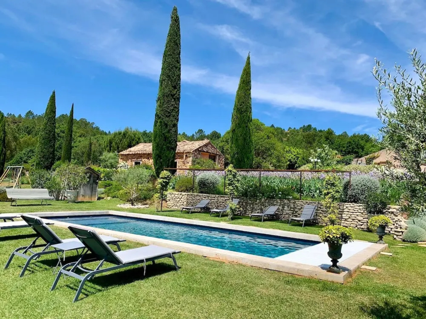 House With 3 Bedrooms in Roussillon, With Wonderful Mountain View, Shared Pool, Enclosed Garden
