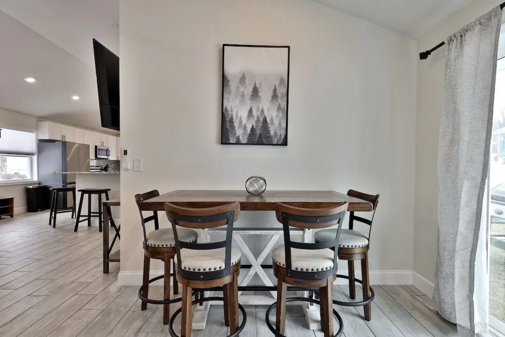 Rutland's Hidden Gem: 2 Br/1ba Renovated Home Close To Everything 2 Bedroom Home