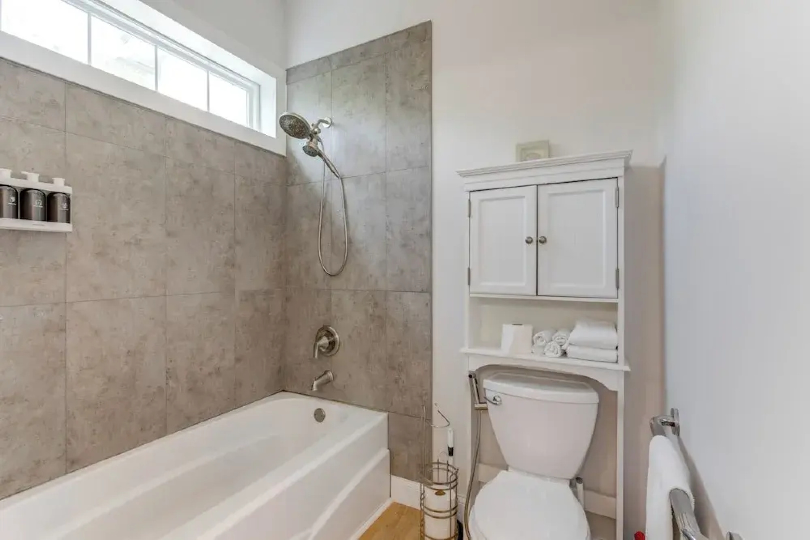 Steps to Buckeye Lake: Family-friendly Home
