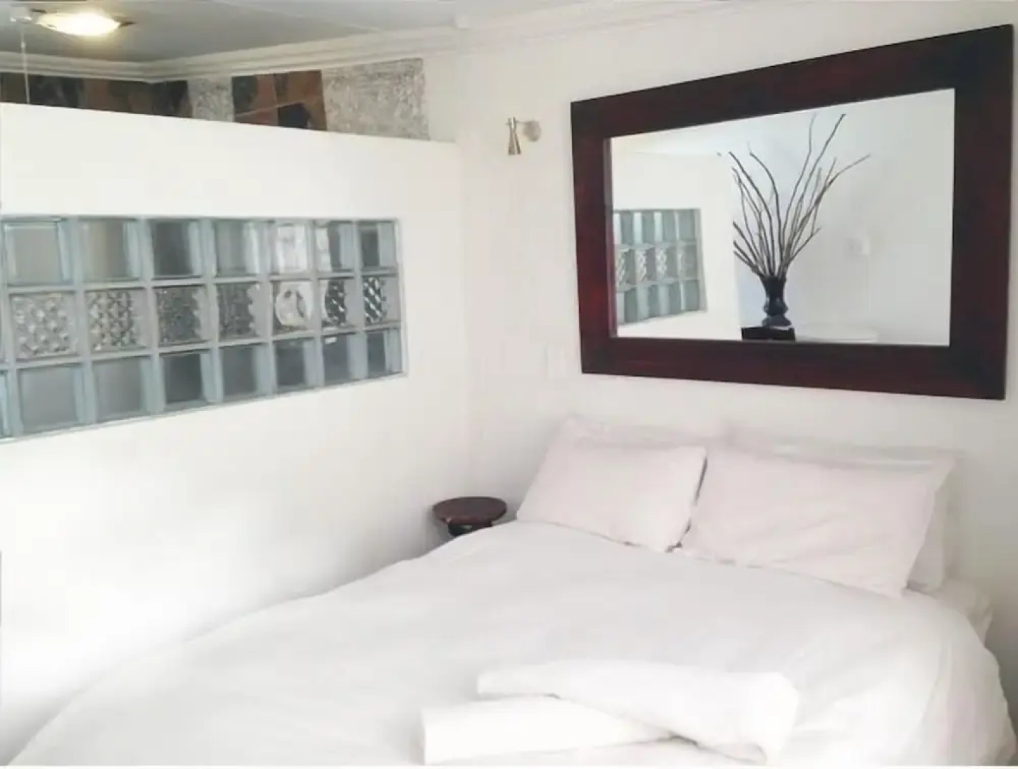 44 On Ennis Guest Lodge and Restaurant