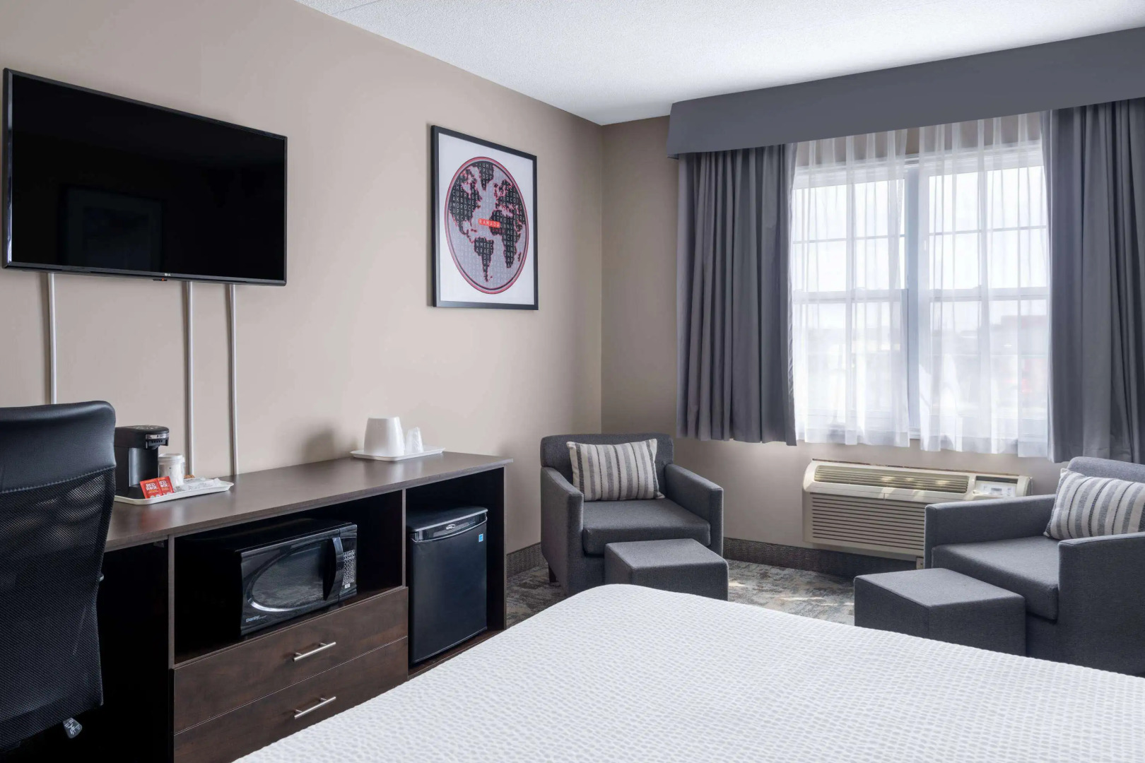 Ramada by Wyndham Thunder Bay Airlane Hotel