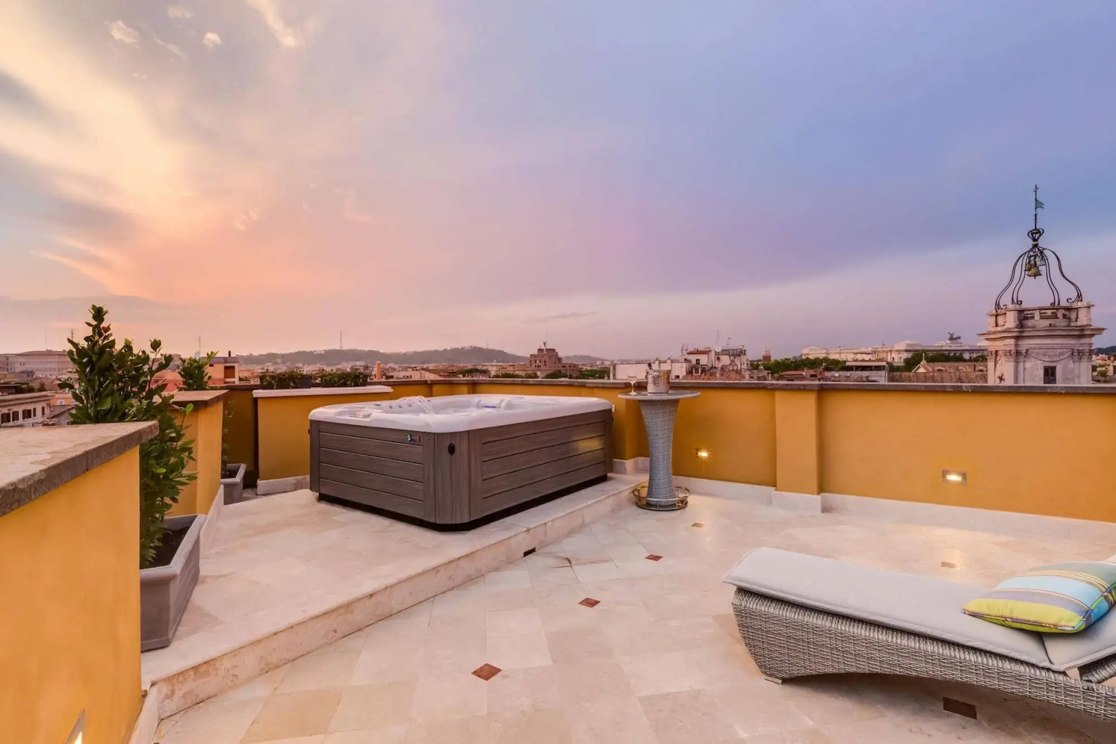 Navona Queen Rooftop