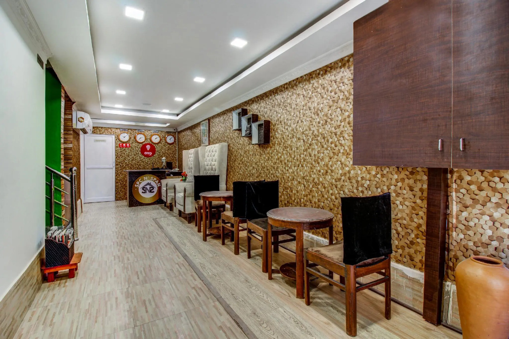 OYO 19518 Spc & Span