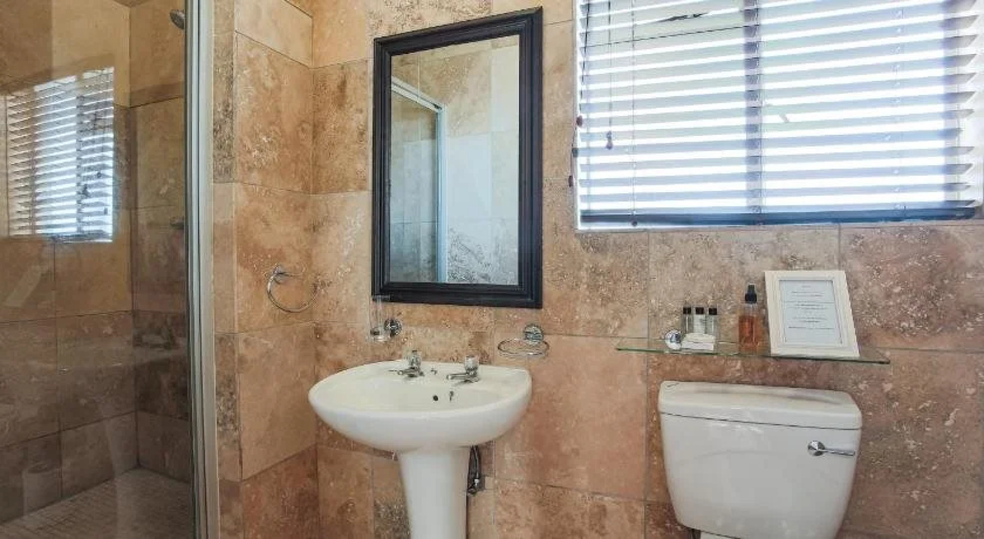 Woodmead Guest Lodge