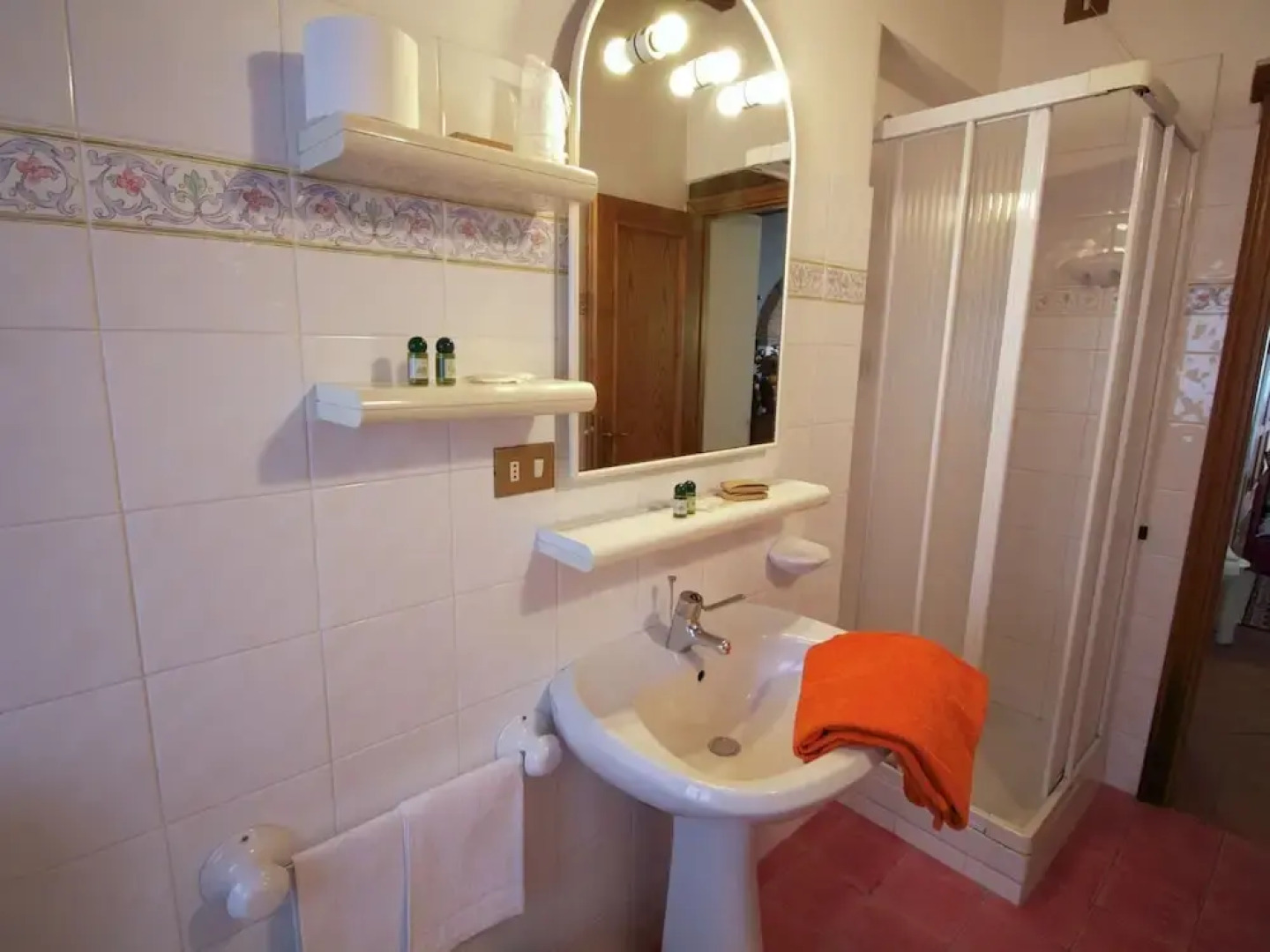 Authentic Farmhouse with Pool, Hot Tub, Playground, Garden